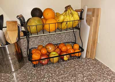 estantes modernos para fruta